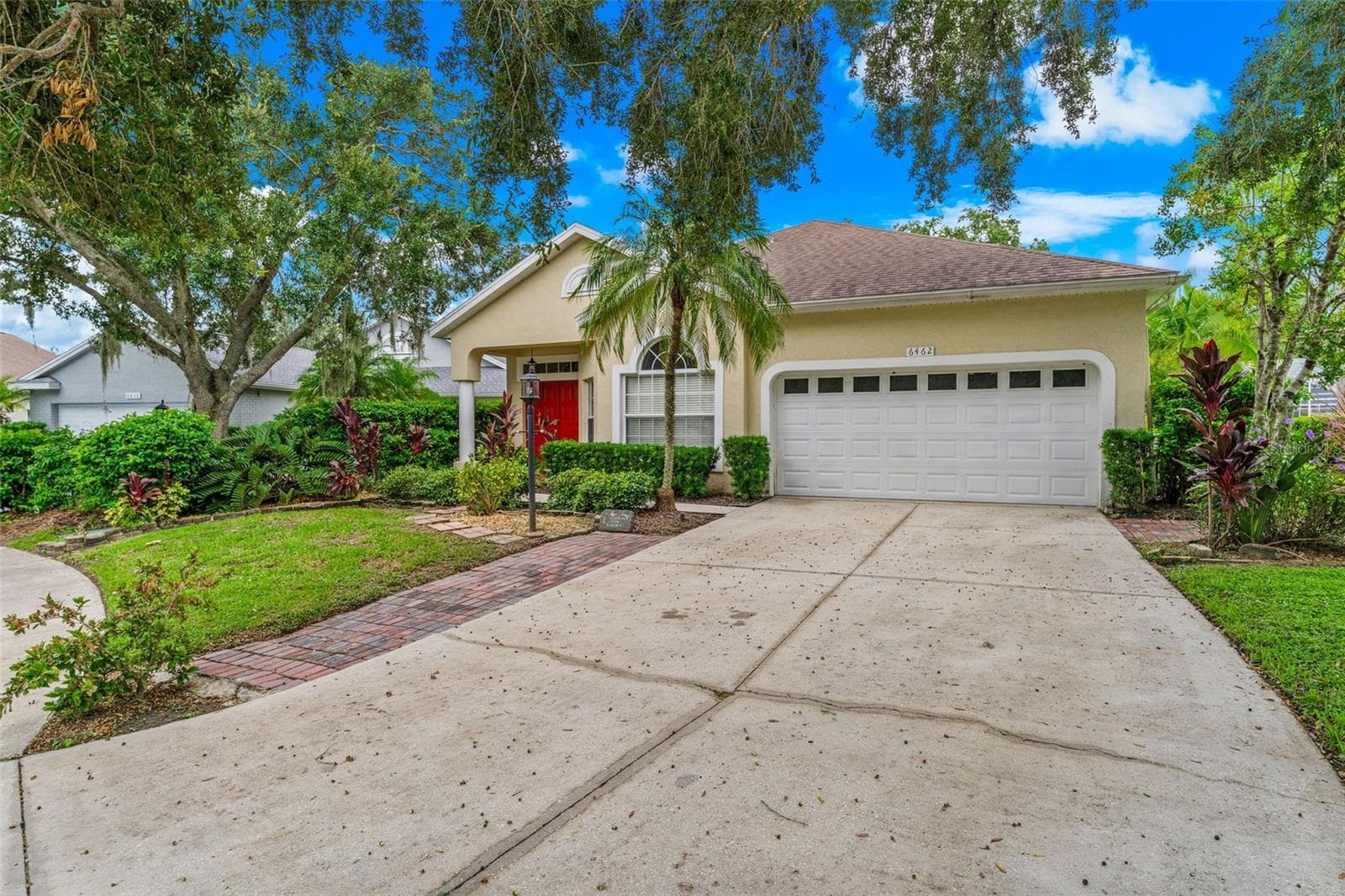 Single Family Residence at 6462 GOLDEN LEAF CT, LAKEWOOD RANCH, photo 2 of 35