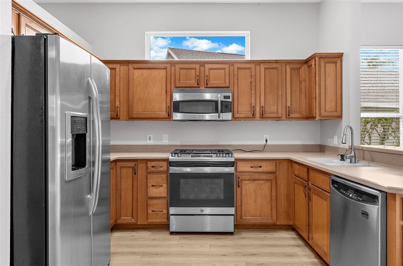 Single Family Residence at 6462 GOLDEN LEAF CT, LAKEWOOD RANCH, photo 11 of 35