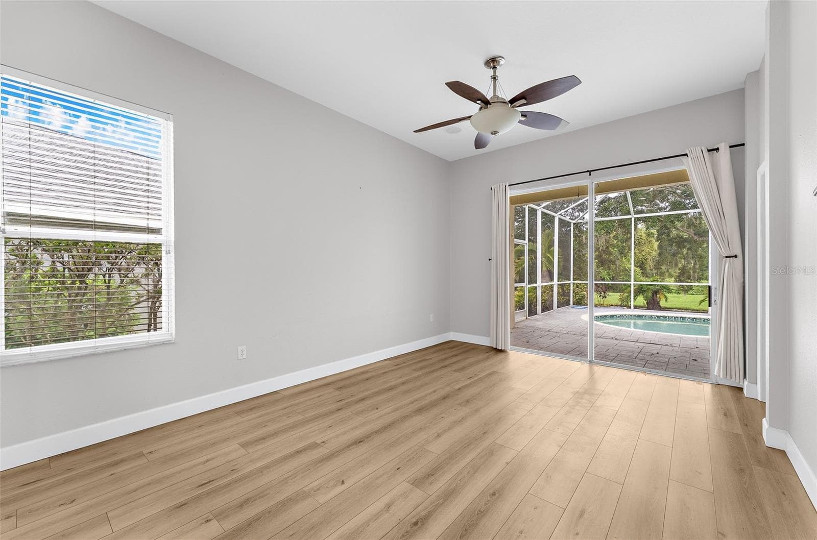Single Family Residence at 6462 GOLDEN LEAF CT, LAKEWOOD RANCH, photo 15 of 35