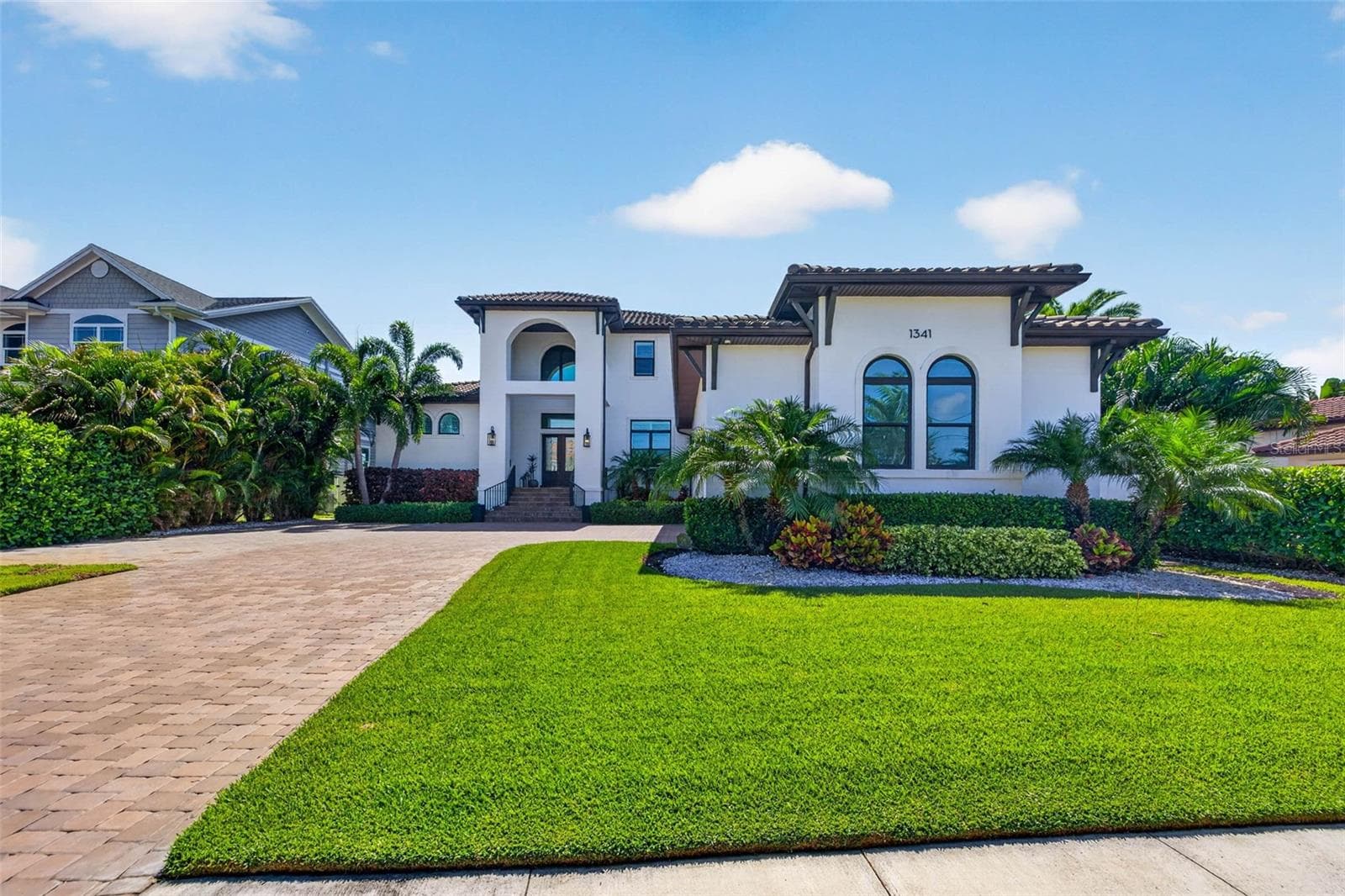 Situated on the Coveted Vinoy Golf Course - 1341 MONTEREY BLVD NE, ST PETERSBURG