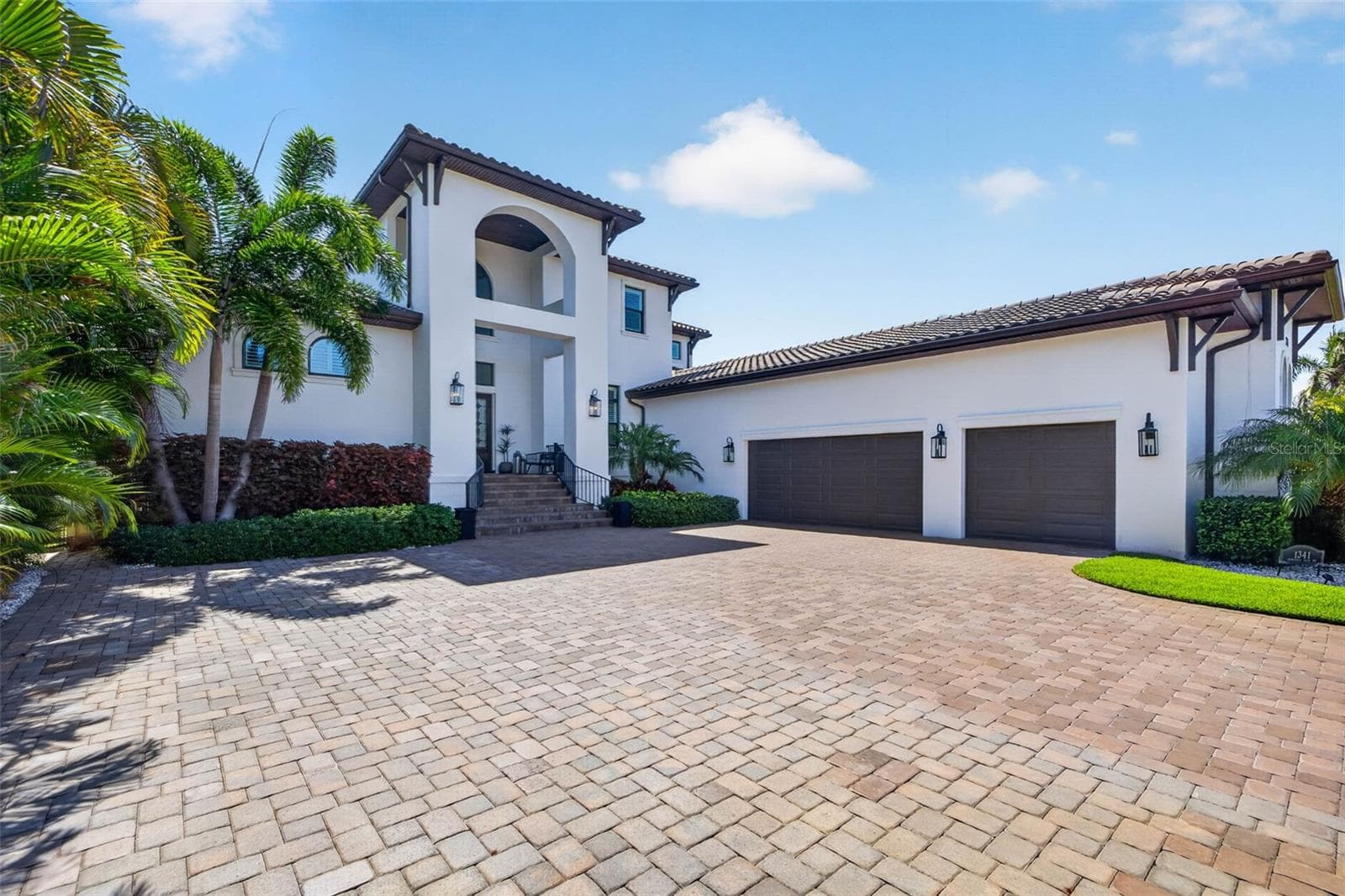 Spacious Driveway allows for Guest Parking - 1341 MONTEREY BLVD NE, ST PETERSBURG