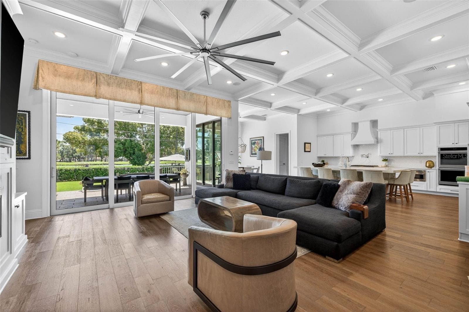 Light-filled Great Room with Floor-To-Ceiling Windows - 1341 MONTEREY BLVD NE, ST PETERSBURG