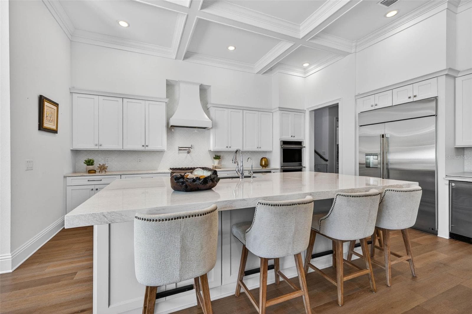 Beautifully appointed kitchen with custom cabinetry - 1341 MONTEREY BLVD NE, ST PETERSBURG