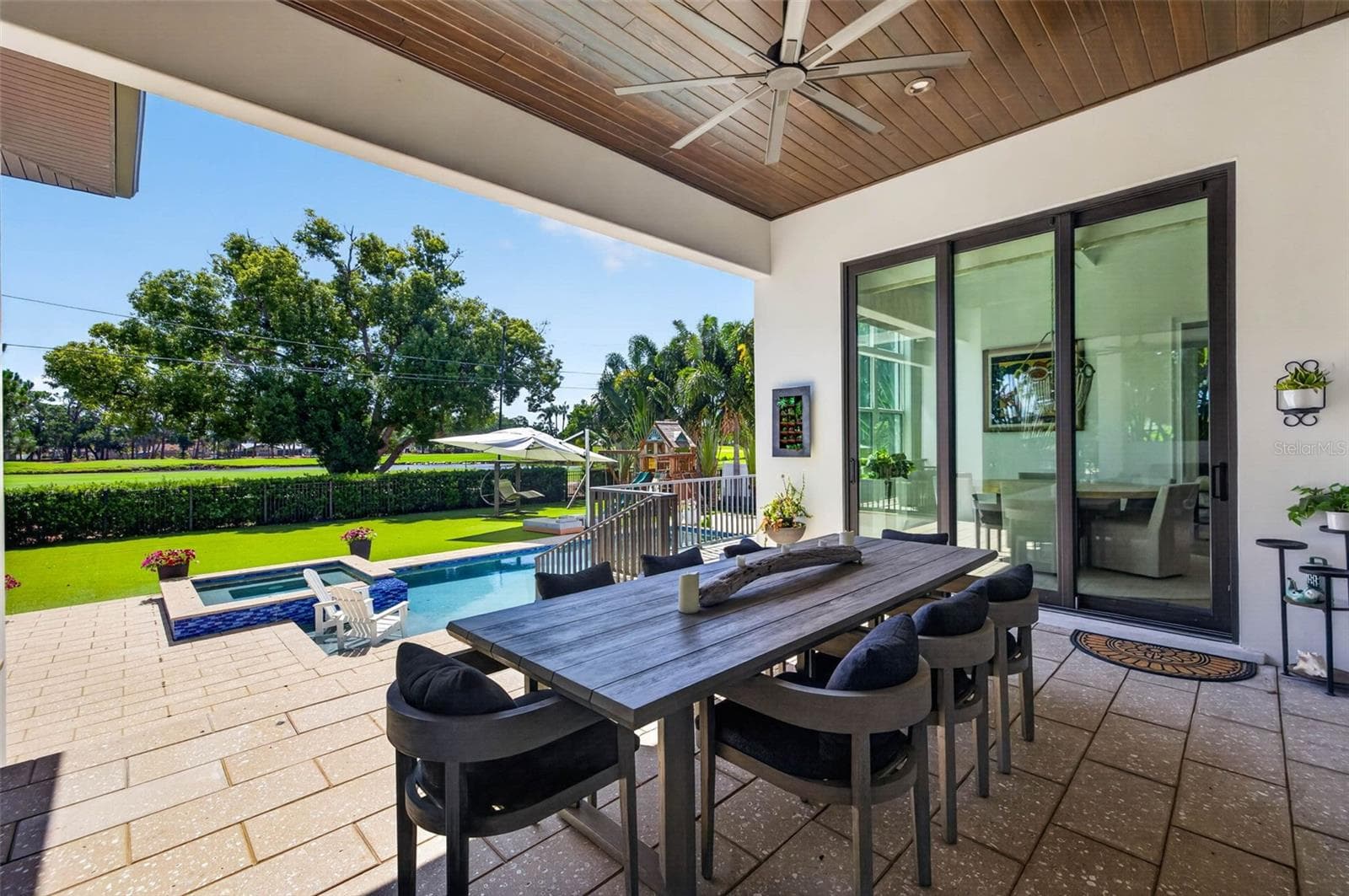 Seamless Indoor-Outdoor Living - 1341 MONTEREY BLVD NE, ST PETERSBURG