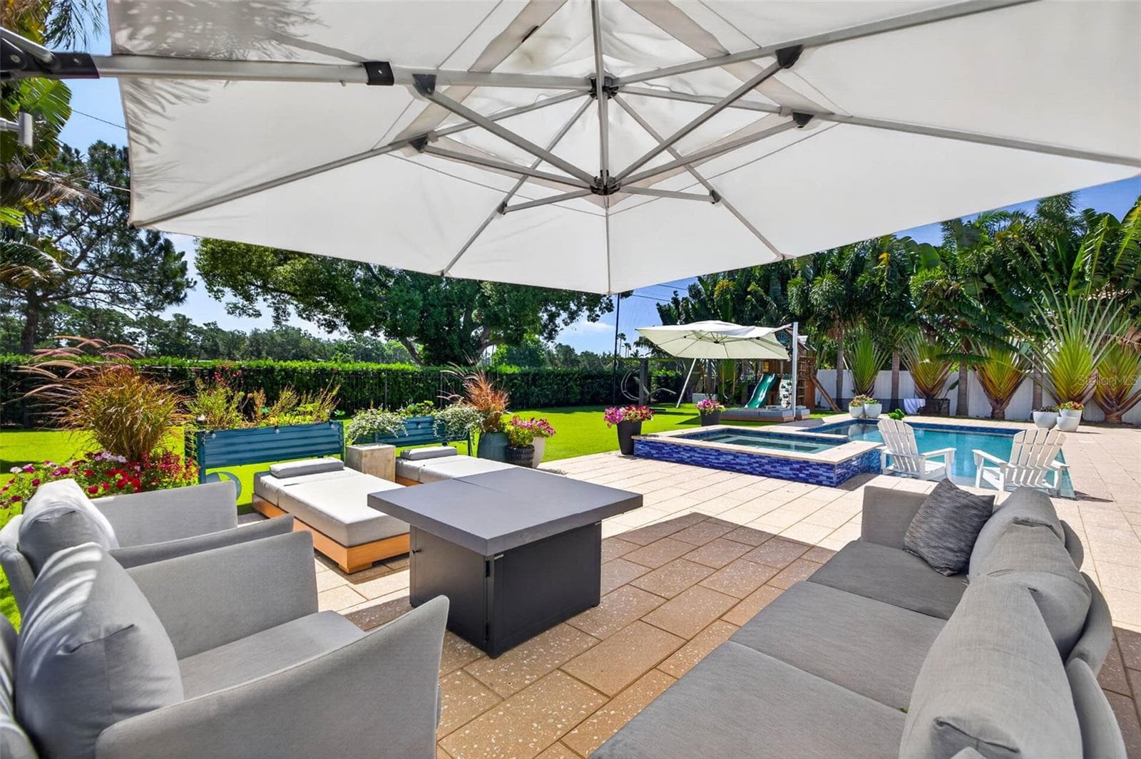 Expansive Pool Deck Generous Entertaining Areas - 1341 MONTEREY BLVD NE, ST PETERSBURG