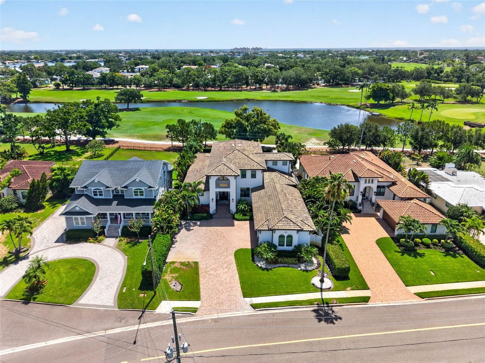 Serene Setting with Views of the pond - 1341 MONTEREY BLVD NE, ST PETERSBURG