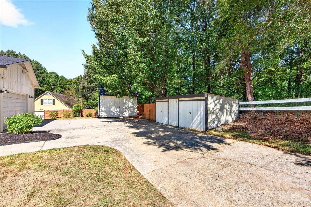 Single Family Residence at 16 Cove Creek Place SE, Concord, photo 5 of 47