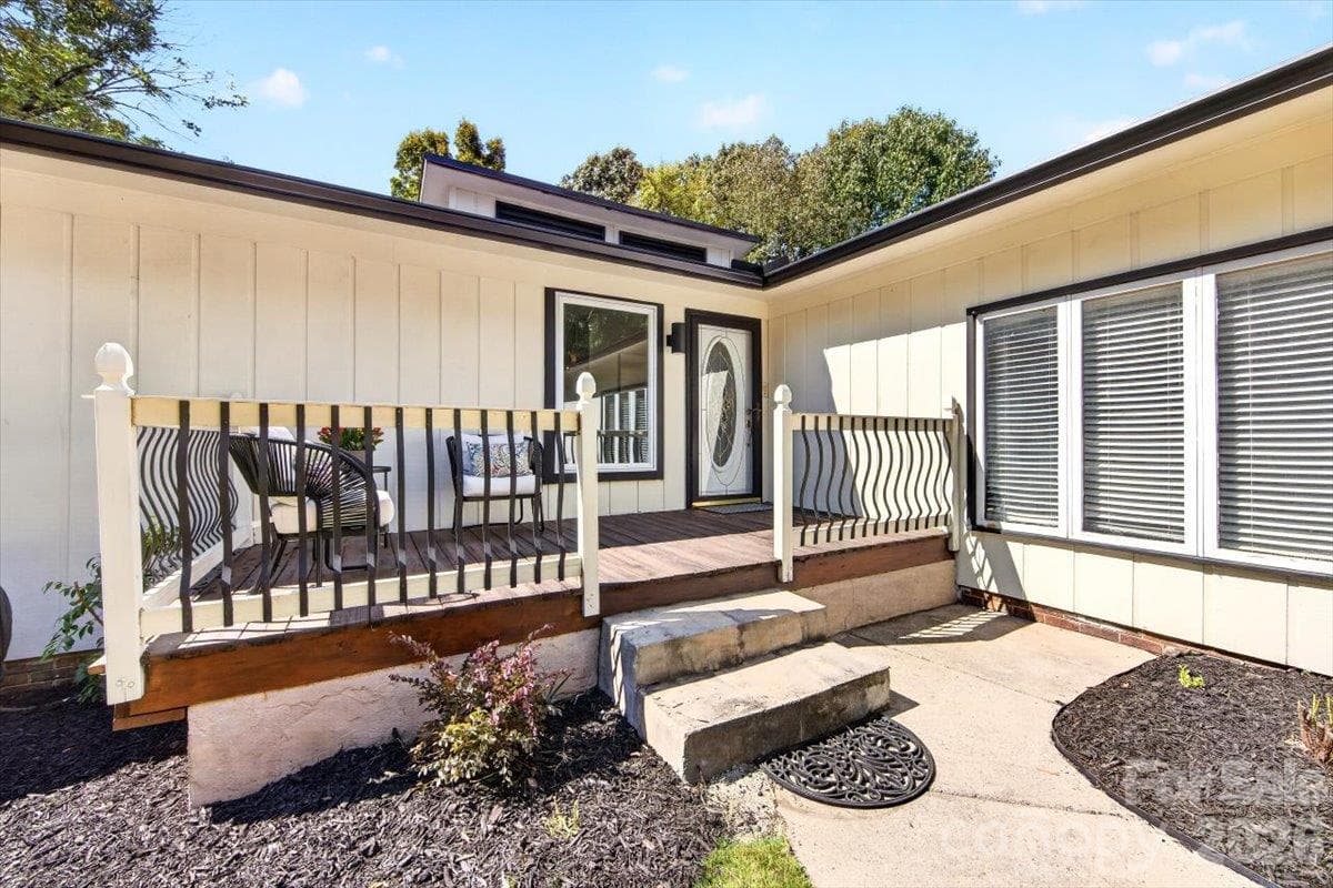 Single Family Residence at 16 Cove Creek Place SE, Concord, photo 6 of 47