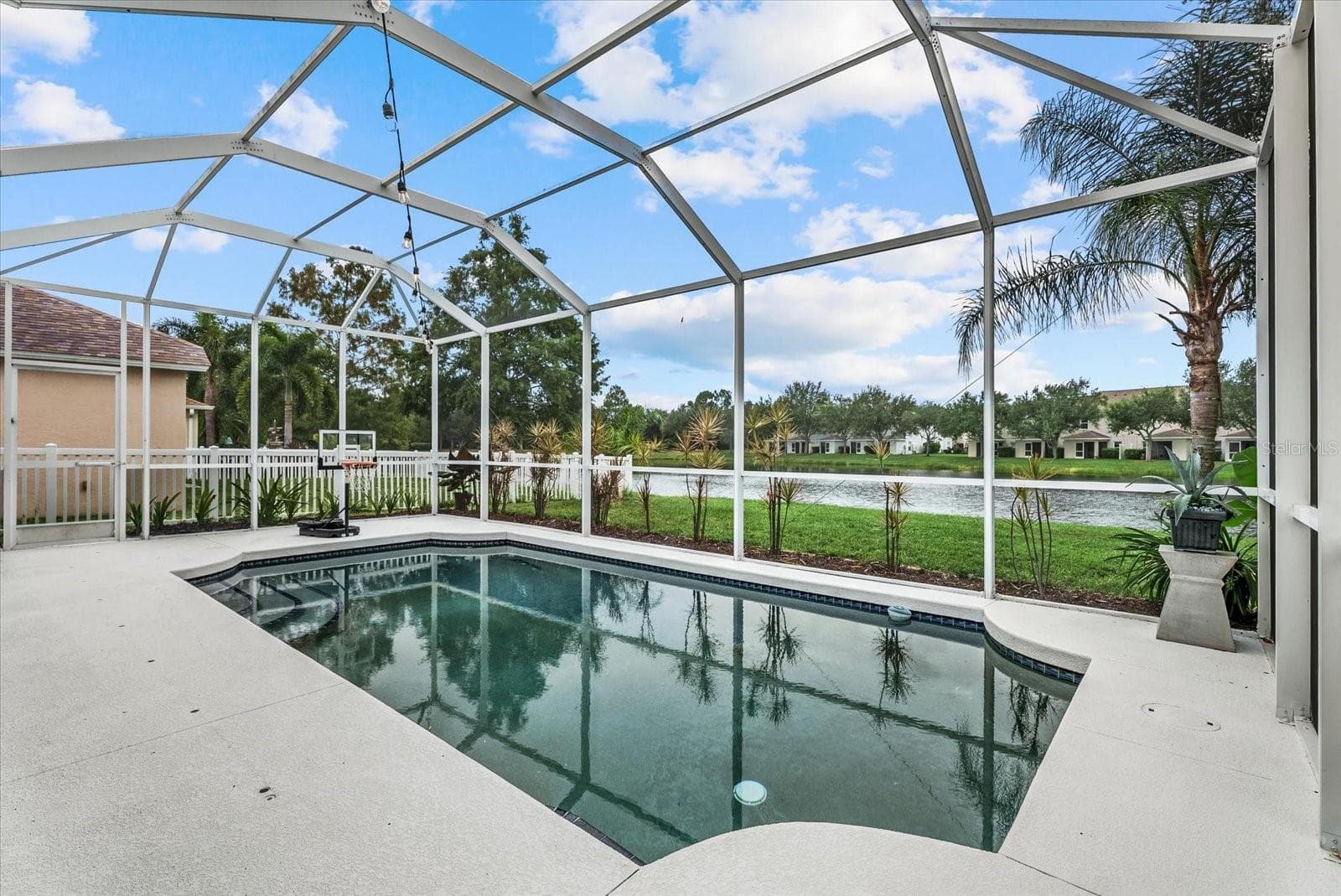 Single Family Residence at 15302 SEAROBBIN DR, LAKEWOOD RANCH, photo 5 of 51