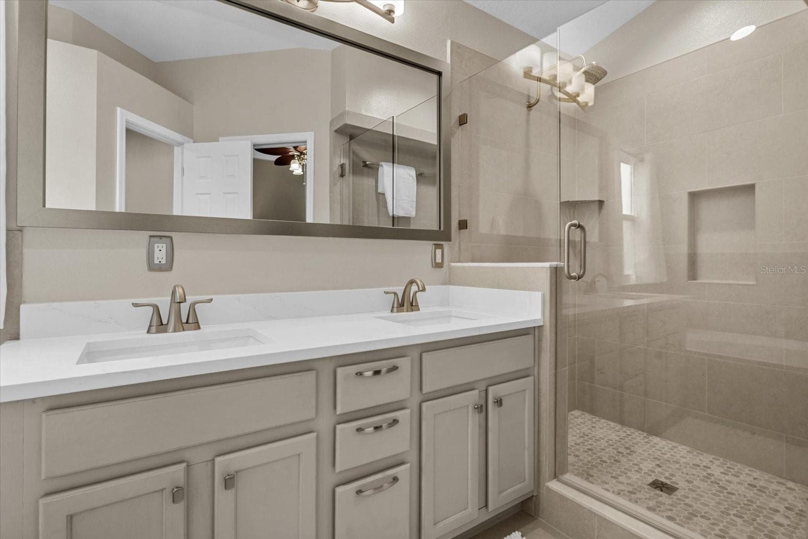 Single Family Residence at 15302 SEAROBBIN DR, LAKEWOOD RANCH, photo 33 of 51