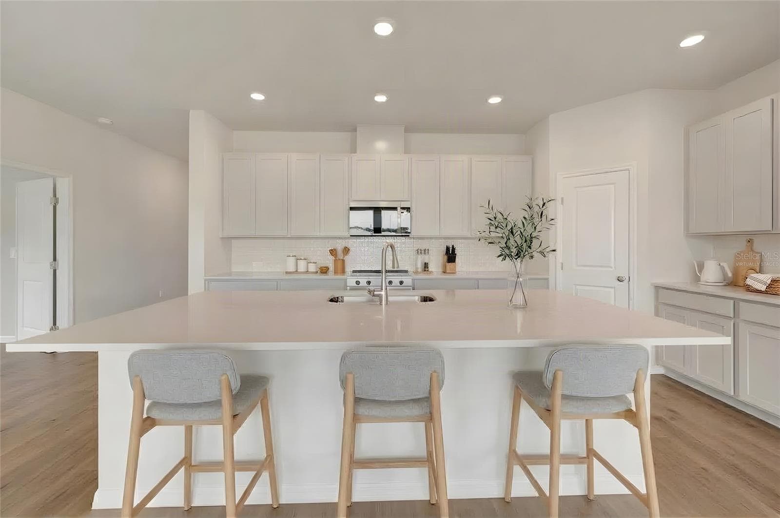 Kitchen **Virtually Staged - 318 STETSON RISE CT, PLANT CITY