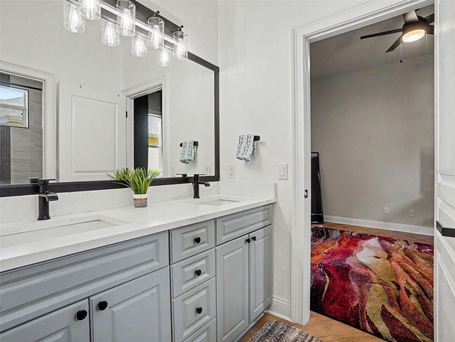 Jack and Jill Bathroom - 655 WHISPER WOODS DR, LAKELAND