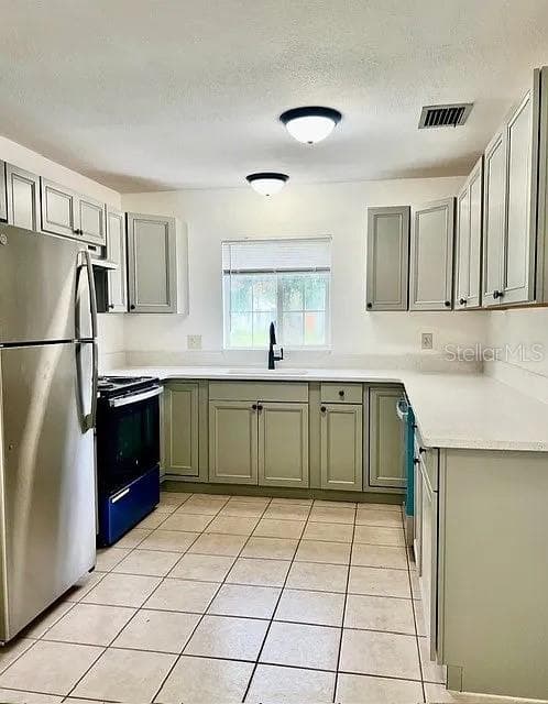 Single Family Residence at 402 W TEVER ST, PLANT CITY, photo 9 of 13