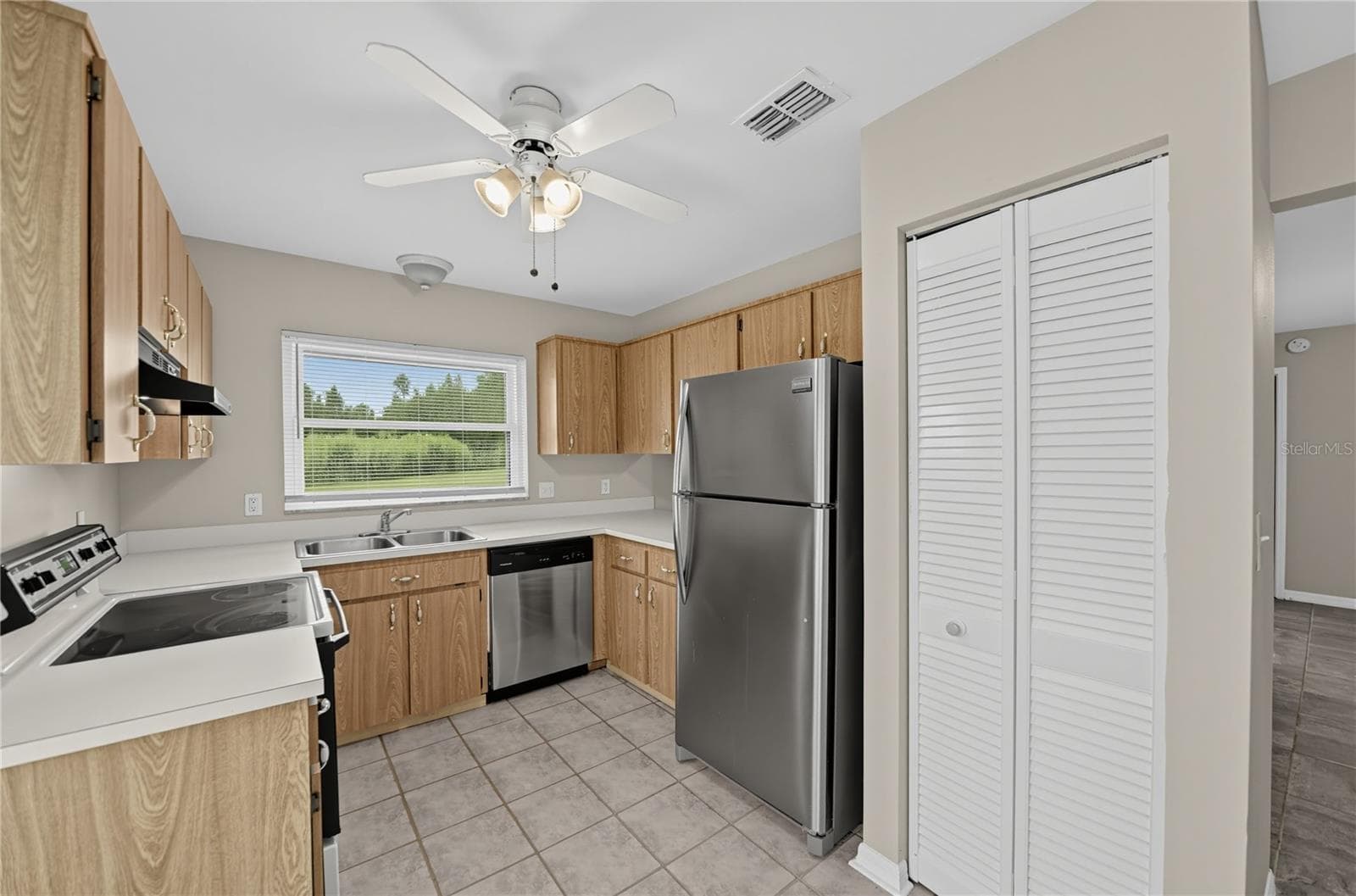 Townhouse at 523 HUNTER CIR, KISSIMMEE, photo 8 of 32