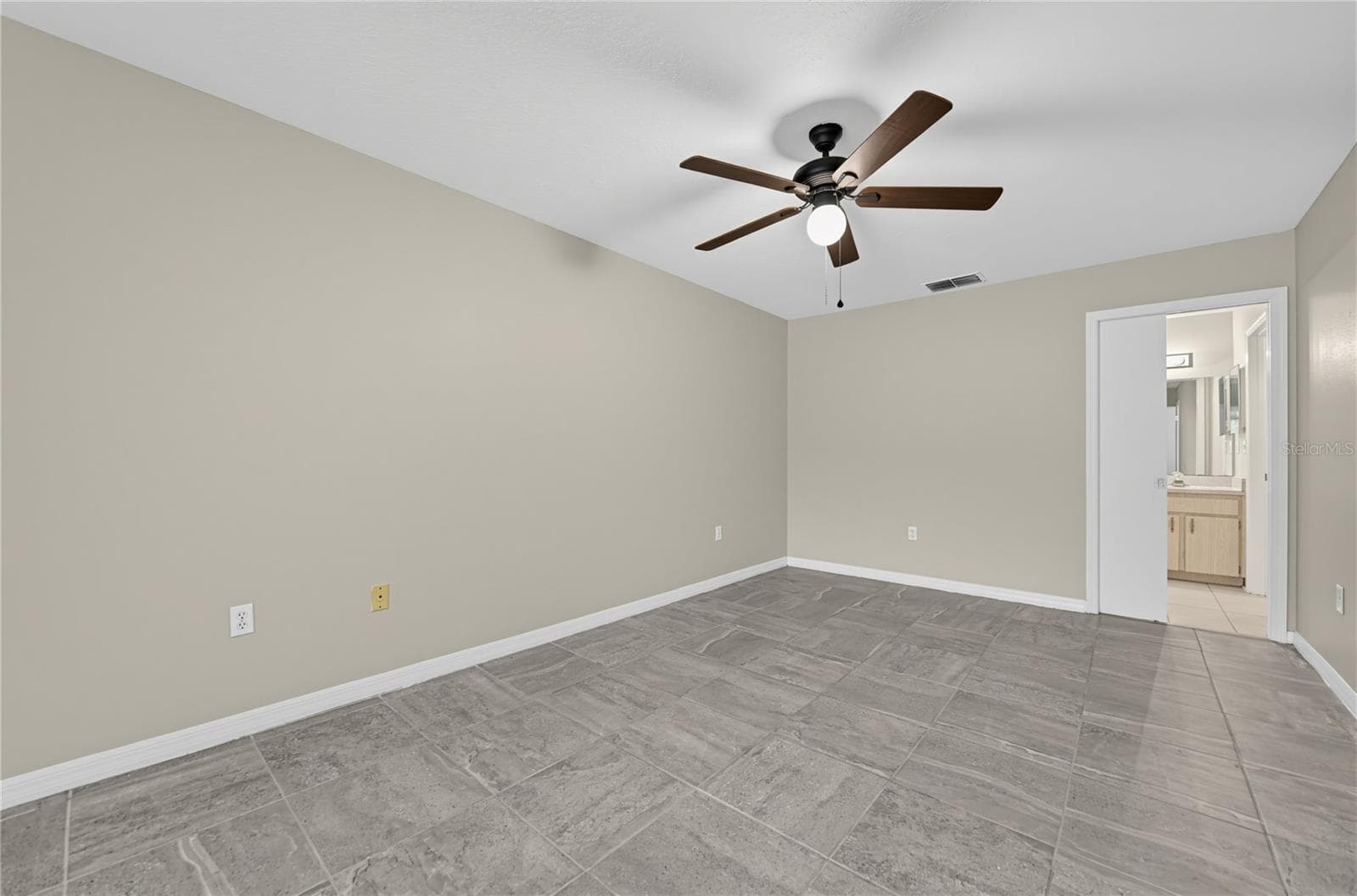 Townhouse at 523 HUNTER CIR, KISSIMMEE, photo 15 of 32
