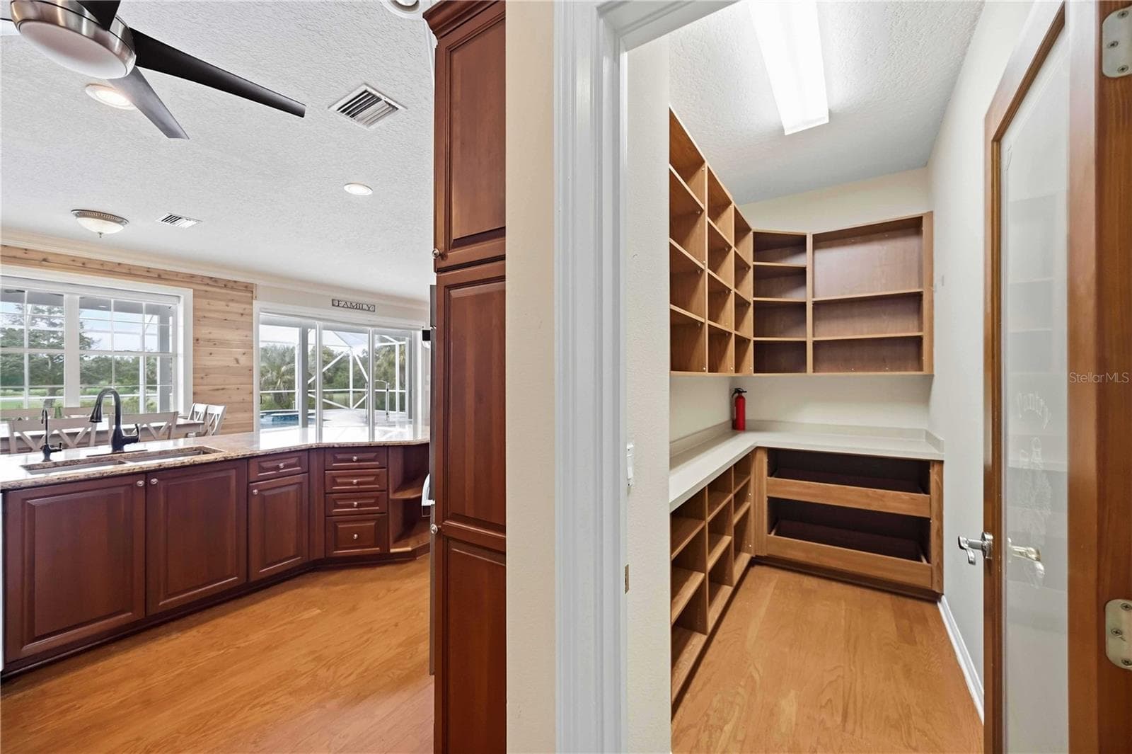Large 10' x 4' walk-in pantry - 8543 SW AVIARY RD, ARCADIA
