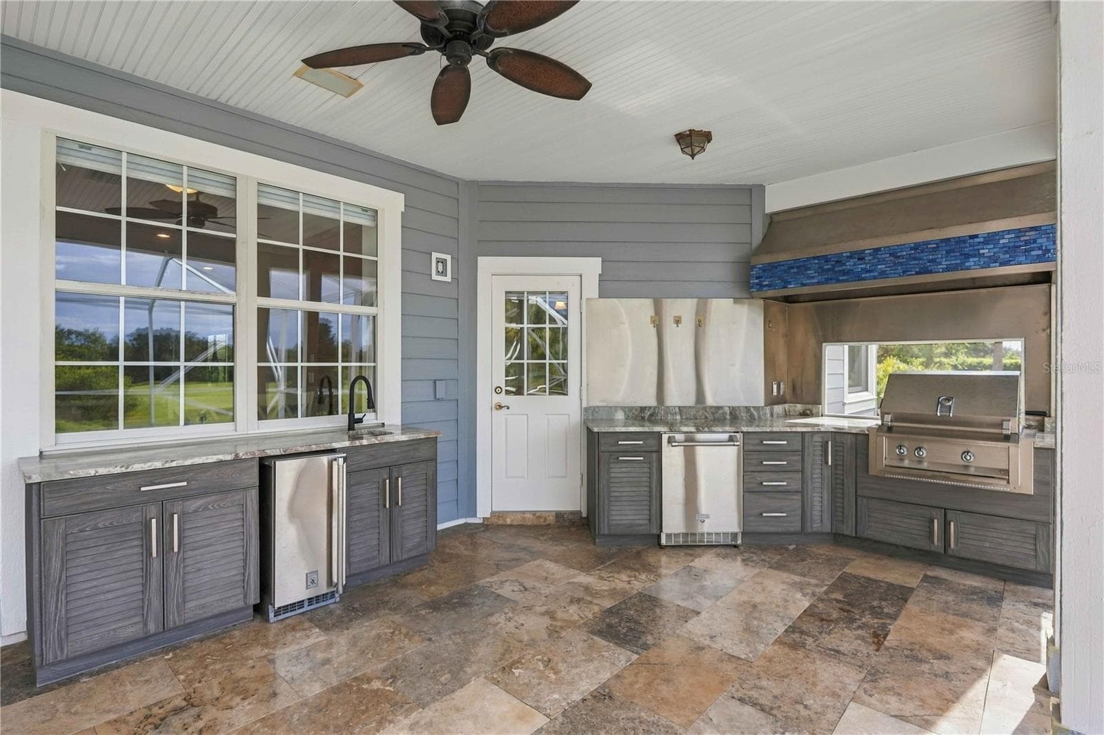 Luxury outdoor grill - 8543 SW AVIARY RD, ARCADIA