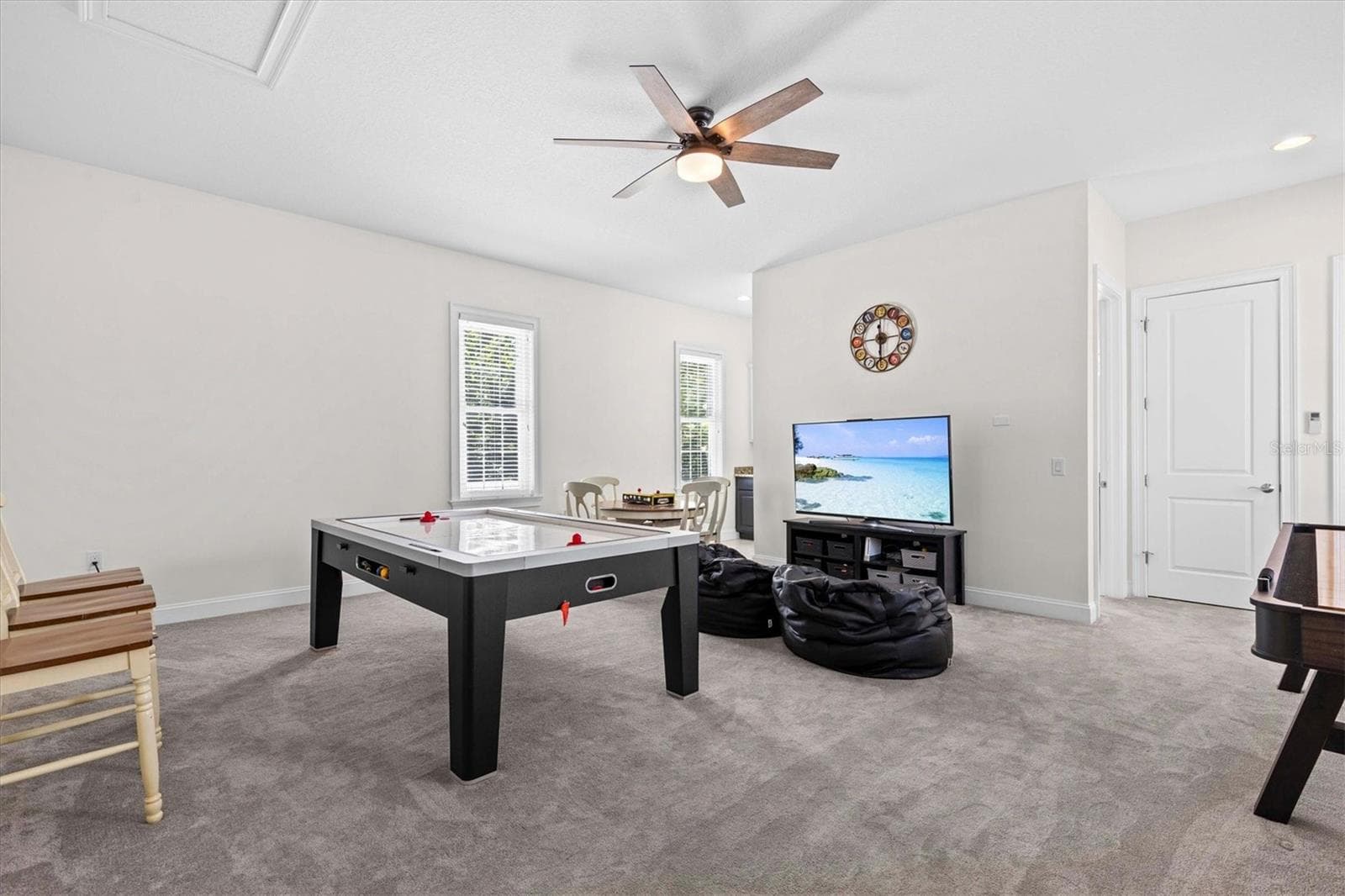 Studio w/ full bath and kitchenette for extended family or guests. - 480 GILMAN PL N, ST PETERSBURG