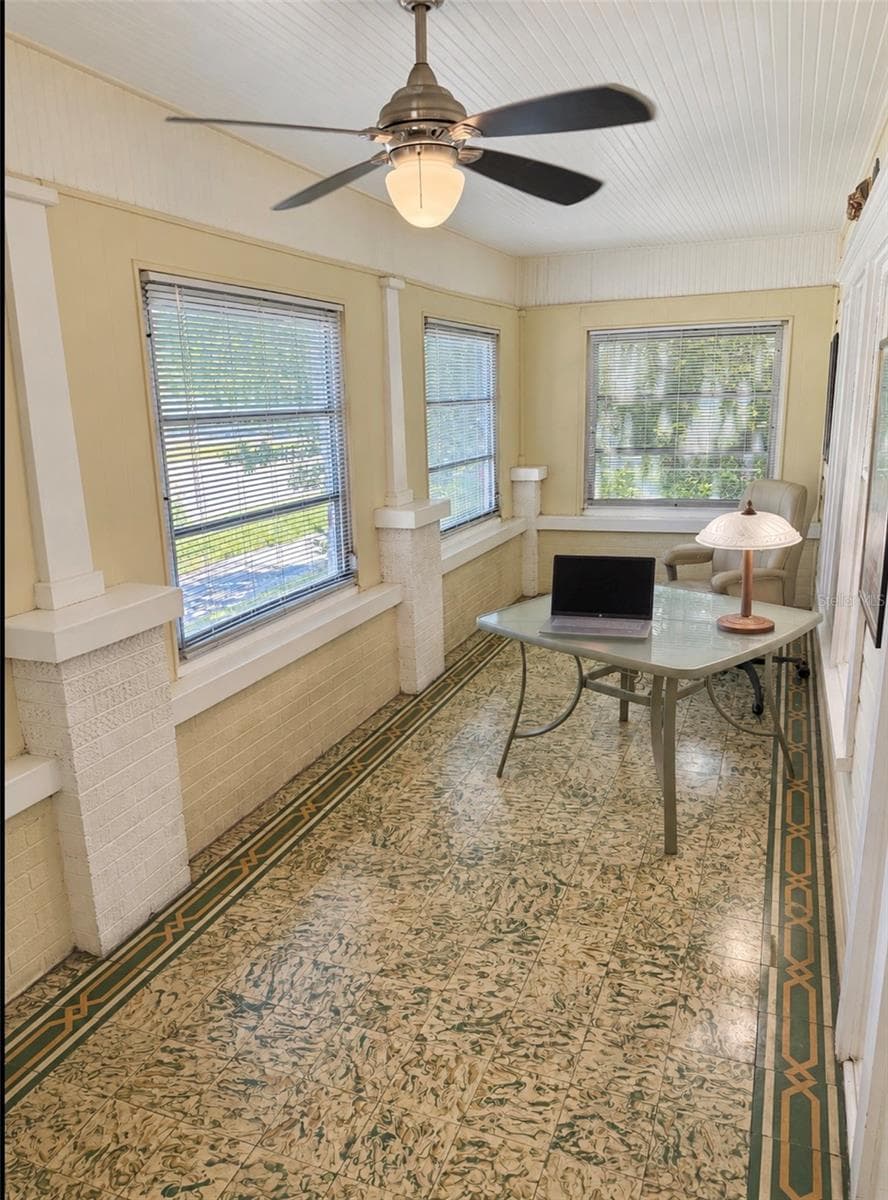 Single Family Residence at 950 10TH ST N, ST PETERSBURG, photo 6 of 43