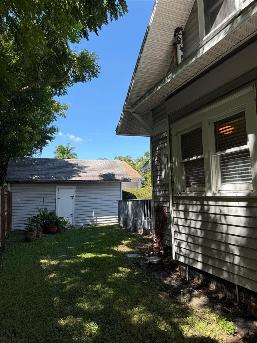 Single Family Residence at 950 10TH ST N, ST PETERSBURG, photo 39 of 43