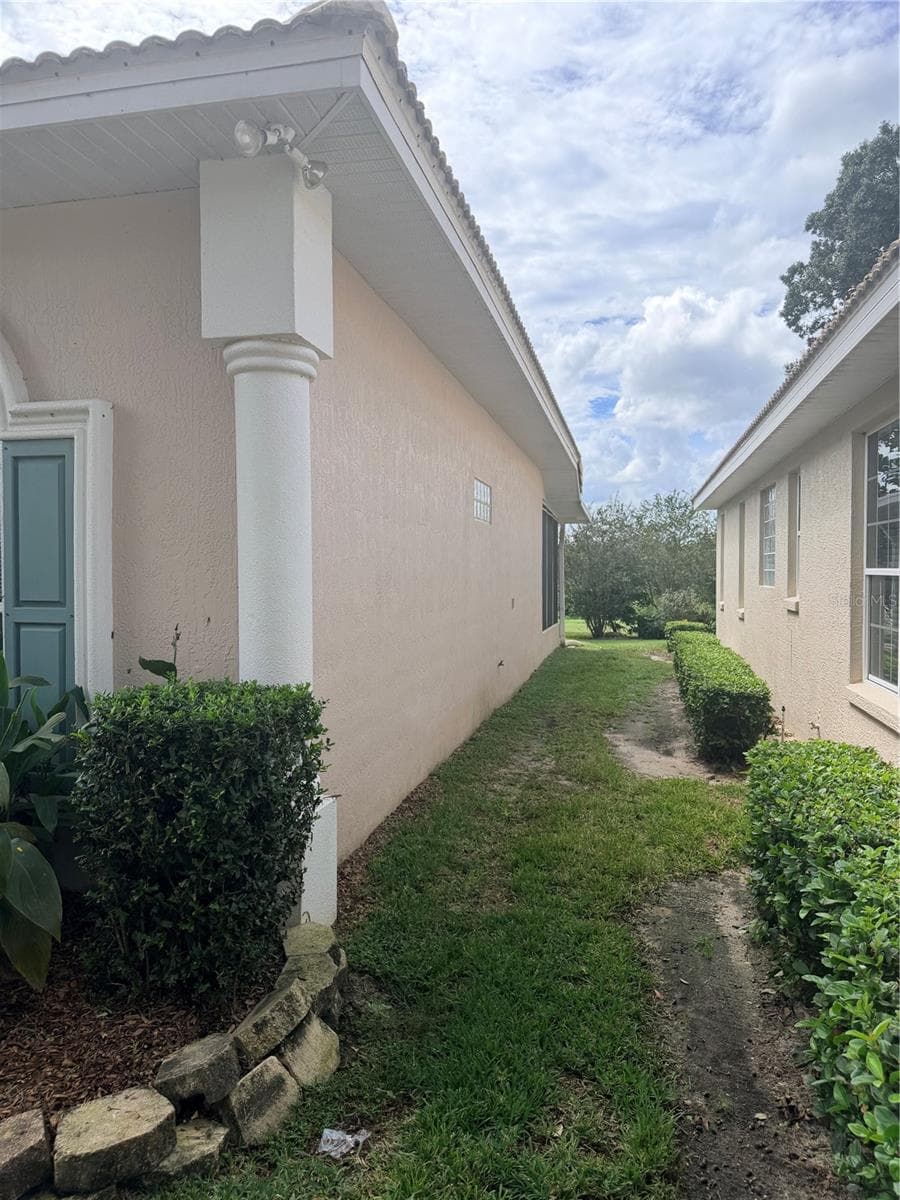 Single Family Residence at 208 GOLF AIRE BLVD, WINTER HAVEN, photo 5 of 13