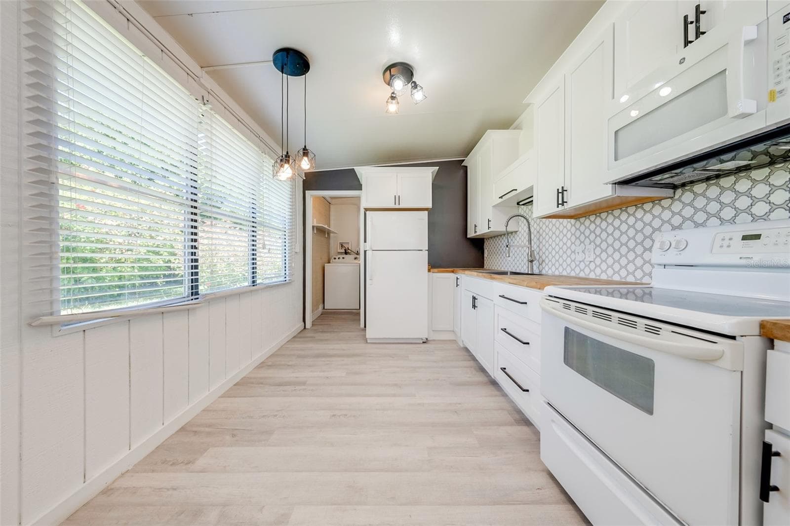 Manufactured Home at 1379 MAINSAIL LN, ST CLOUD, photo 3 of 35