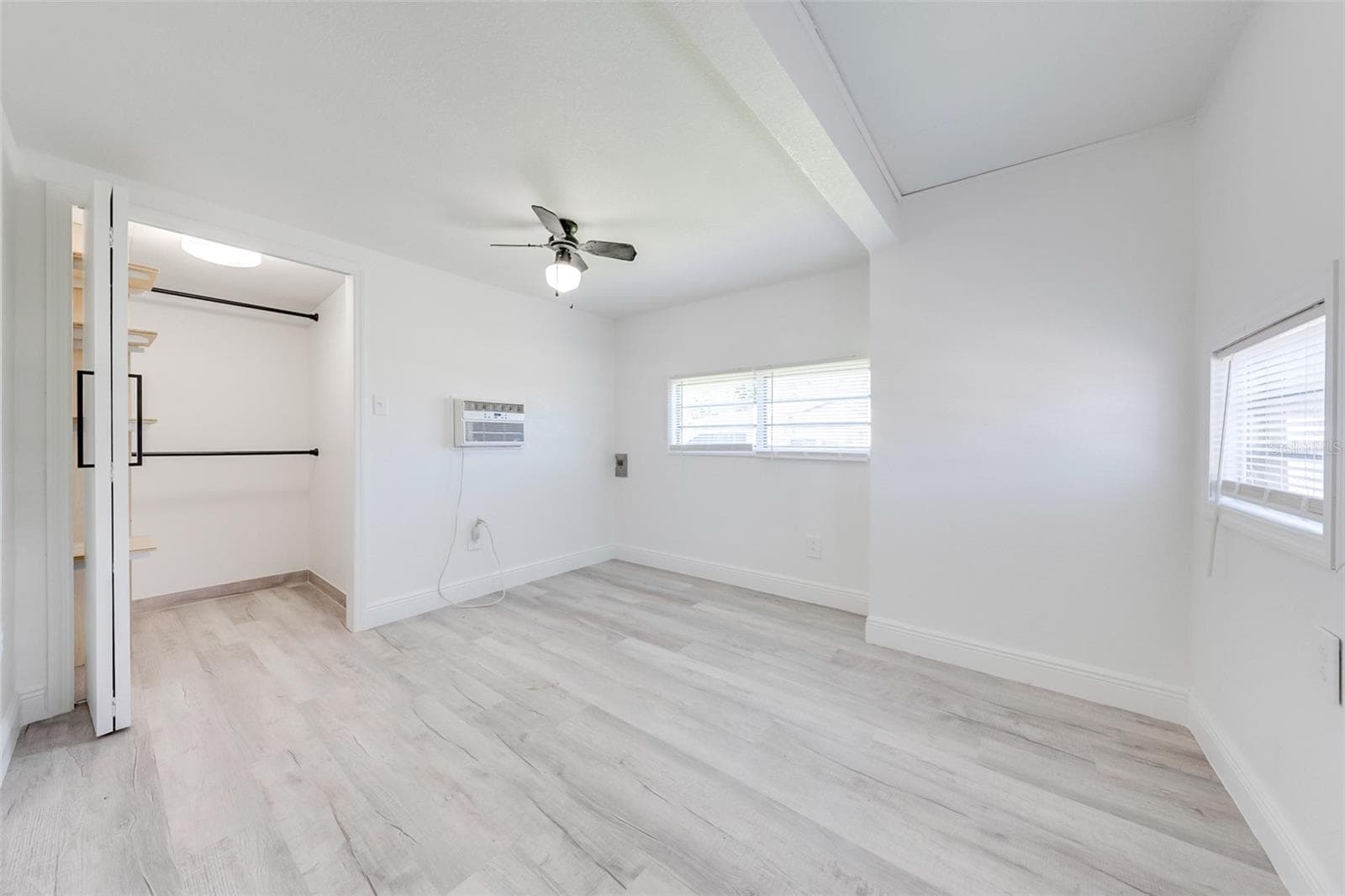 Manufactured Home at 1379 MAINSAIL LN, ST CLOUD, photo 9 of 35