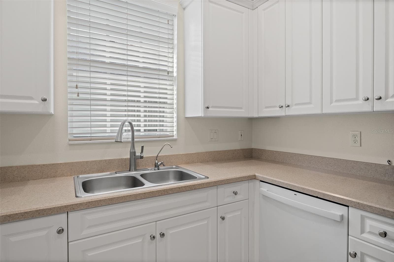 Solid Wood Cabinetry - 4381 TIMOTHY DR, MERRITT ISLAND