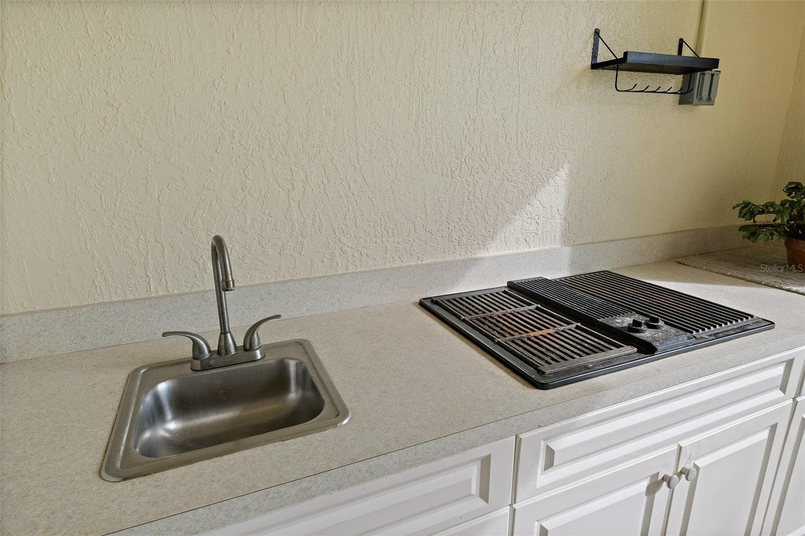 Full Outdoor Kitchen - 4381 TIMOTHY DR, MERRITT ISLAND
