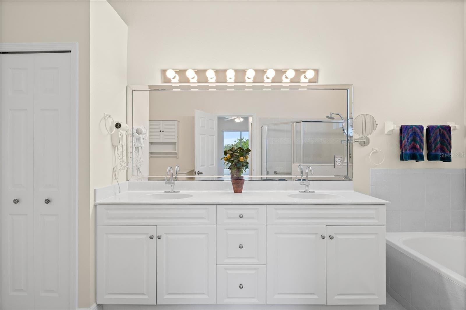 Dual Vanity - 4381 TIMOTHY DR, MERRITT ISLAND