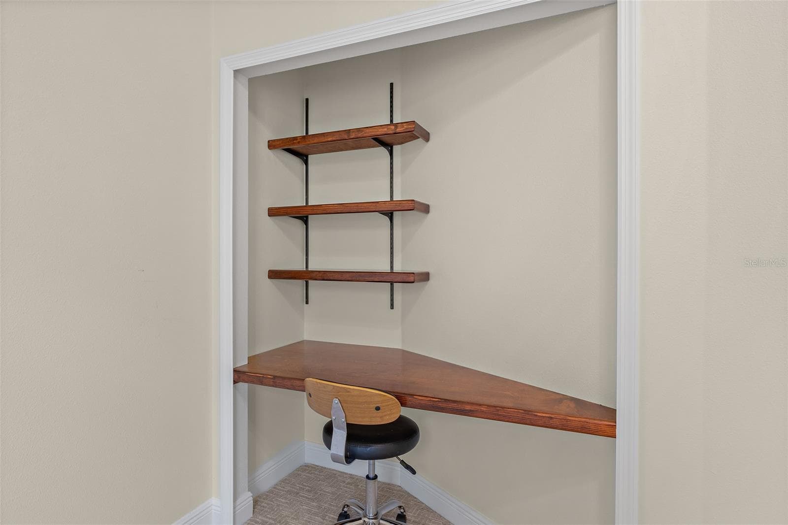 Built-In Office Space - 4381 TIMOTHY DR, MERRITT ISLAND