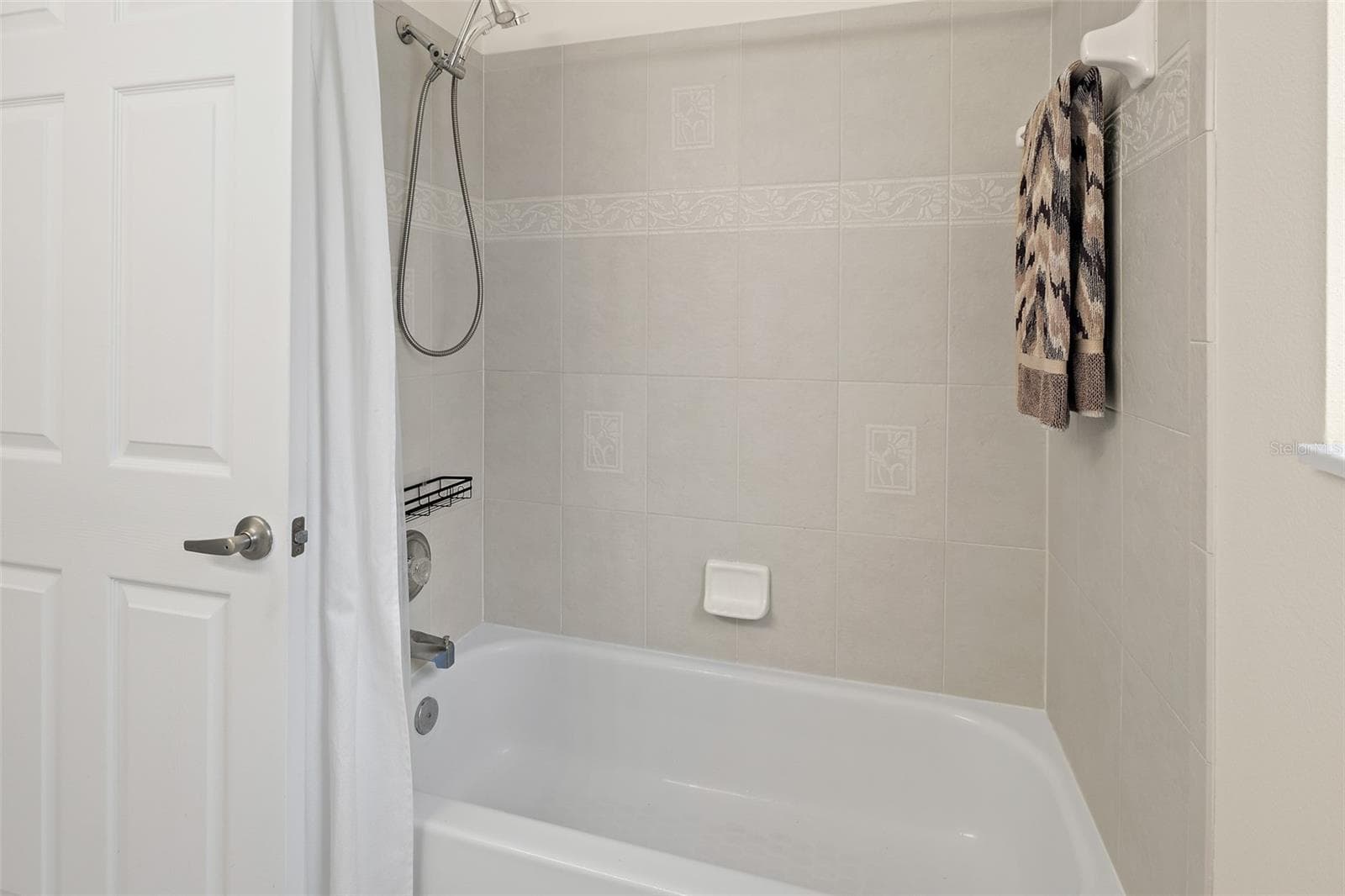 Shower with Tub - 4381 TIMOTHY DR, MERRITT ISLAND