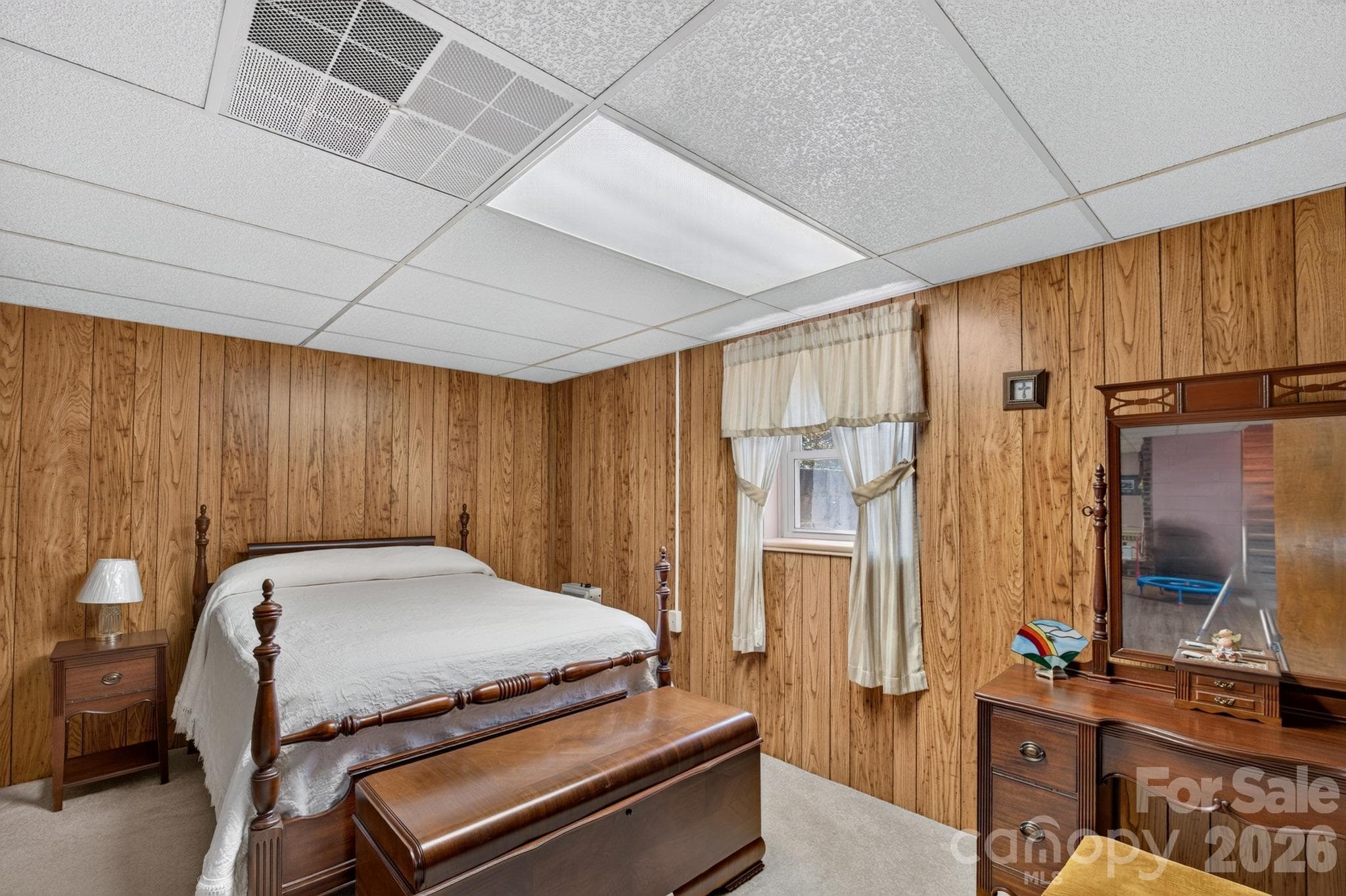 Spacious Lower Level Bedroom with Cedar Lined Closet - Hudson