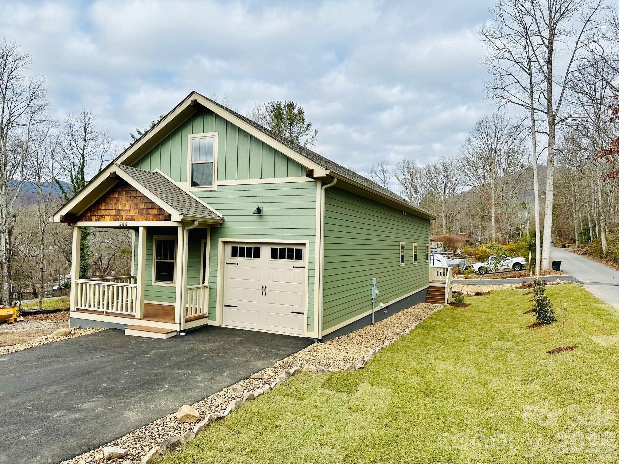 Single Family Residence at 308 Ninth Street, Black Mountain, photo 4 of 33