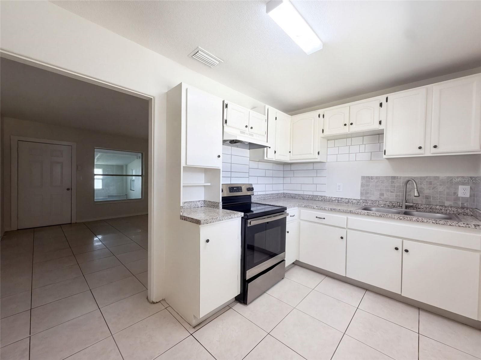 Single Family Residence at 7916 ENDIVE AVE, TAMPA, photo 2 of 21