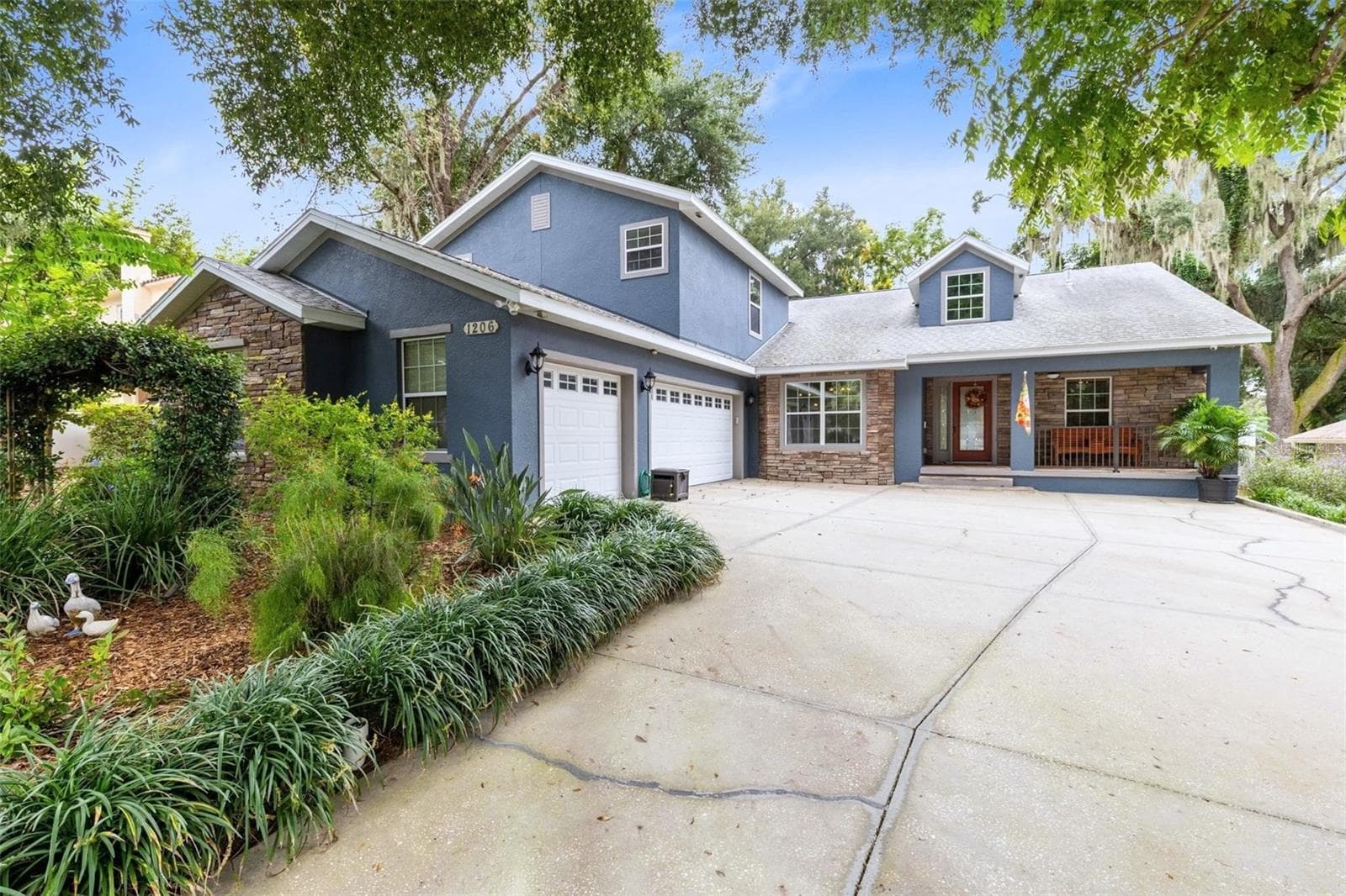 1206 LAKESHORE DR
