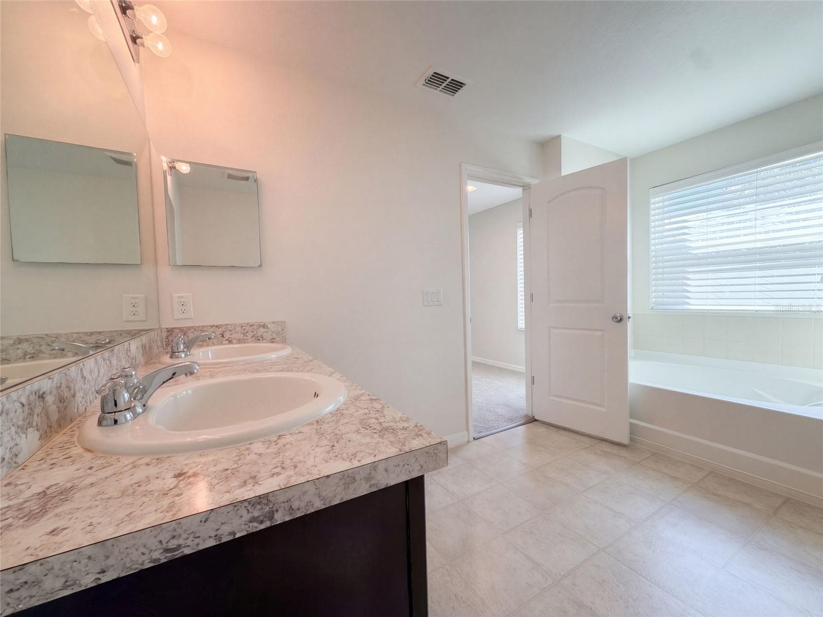 Single Family Residence at 7607 TANGLE RUSH DR, GIBSONTON, photo 22 of 28
