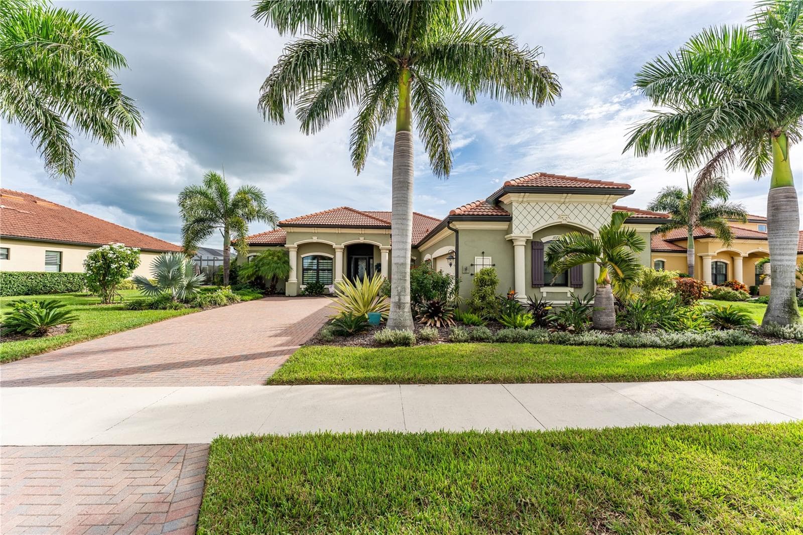 Single Family Residence at 10733 TARFLOWER DR, VENICE, photo 16 of 83