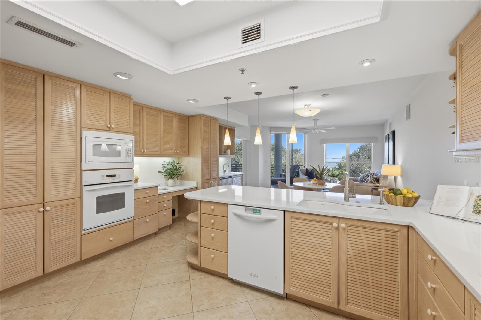 Condominium at 2550 HARBOURSIDE DR #333, LONGBOAT KEY, photo 4 of 44