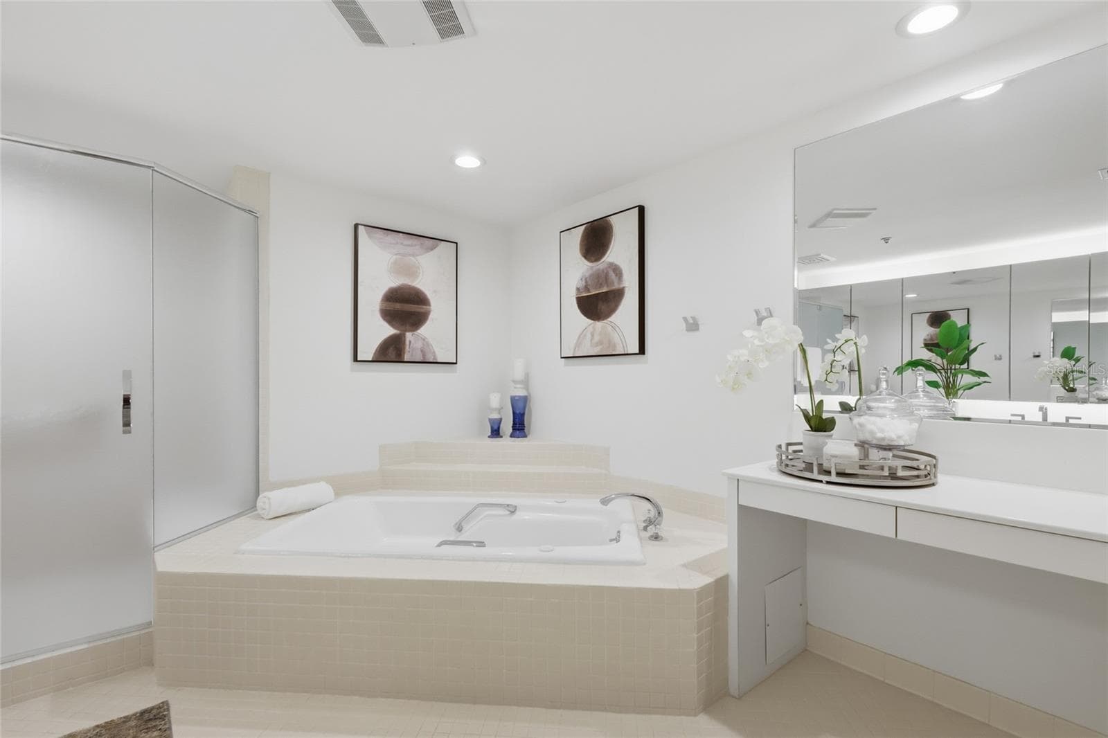 Condominium at 2550 HARBOURSIDE DR #333, LONGBOAT KEY, photo 11 of 44