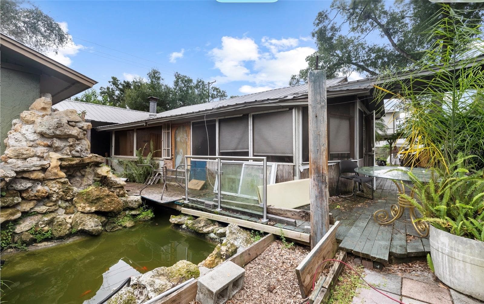 Koi pond and screened in lanai - 8602 N ROME AVE, TAMPA