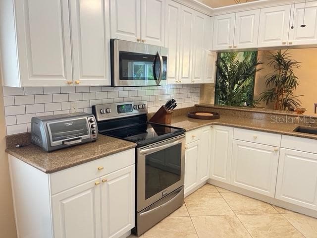 UPDATED CABINETRY - 6905 STONE RIVER, BRADENTON