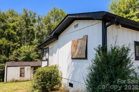 Single Family Residence at 420 Donna Avenue, Gastonia, photo 3 of 19