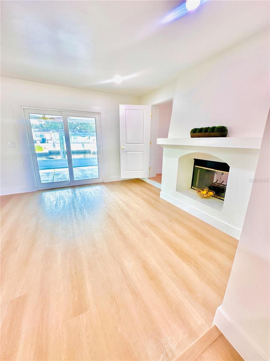 LIVING ROOM - 9460 TREASURE LN NE, ST PETERSBURG