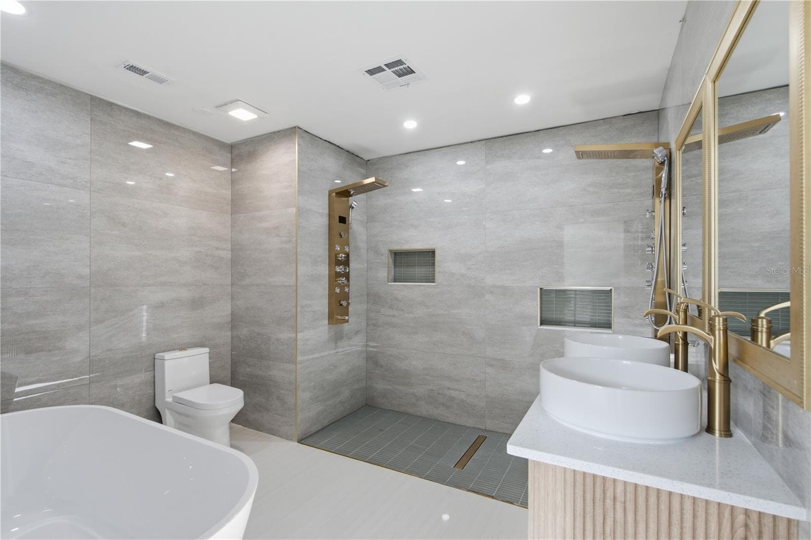 MASTER BATH - 9460 TREASURE LN NE, ST PETERSBURG