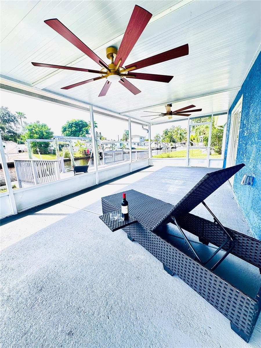 LANAI - 9460 TREASURE LN NE, ST PETERSBURG