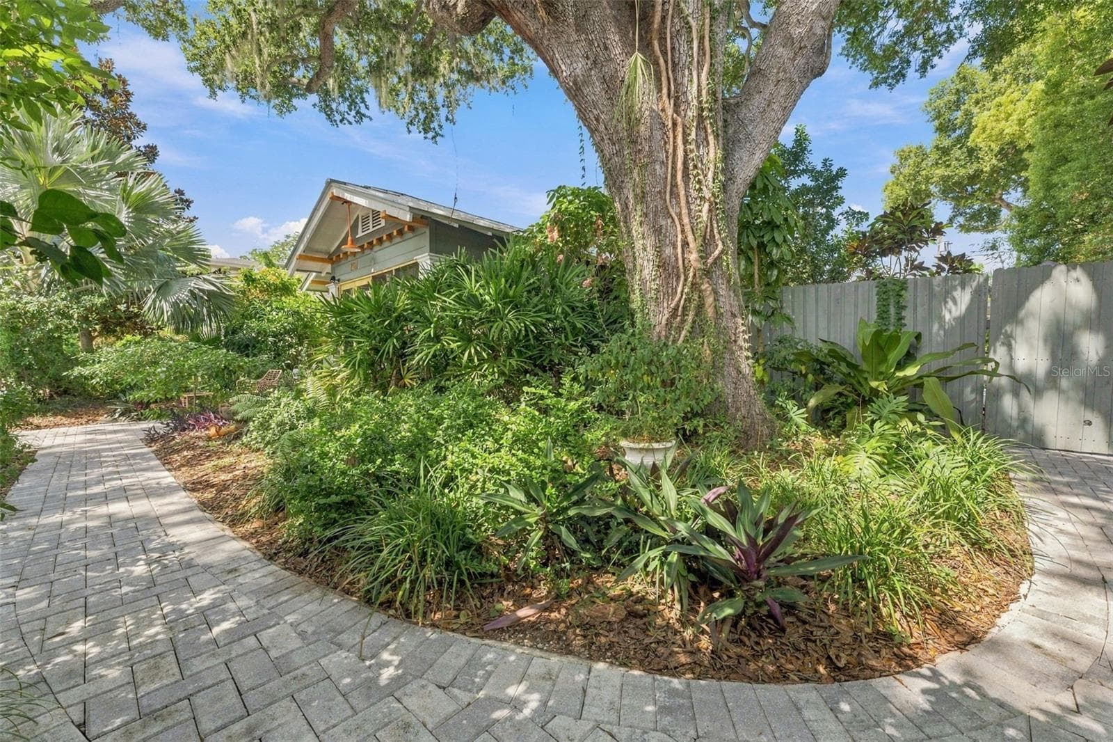 Single Family Residence at 2121 DARTMOUTH AVE N, ST PETERSBURG, photo 3 of 64