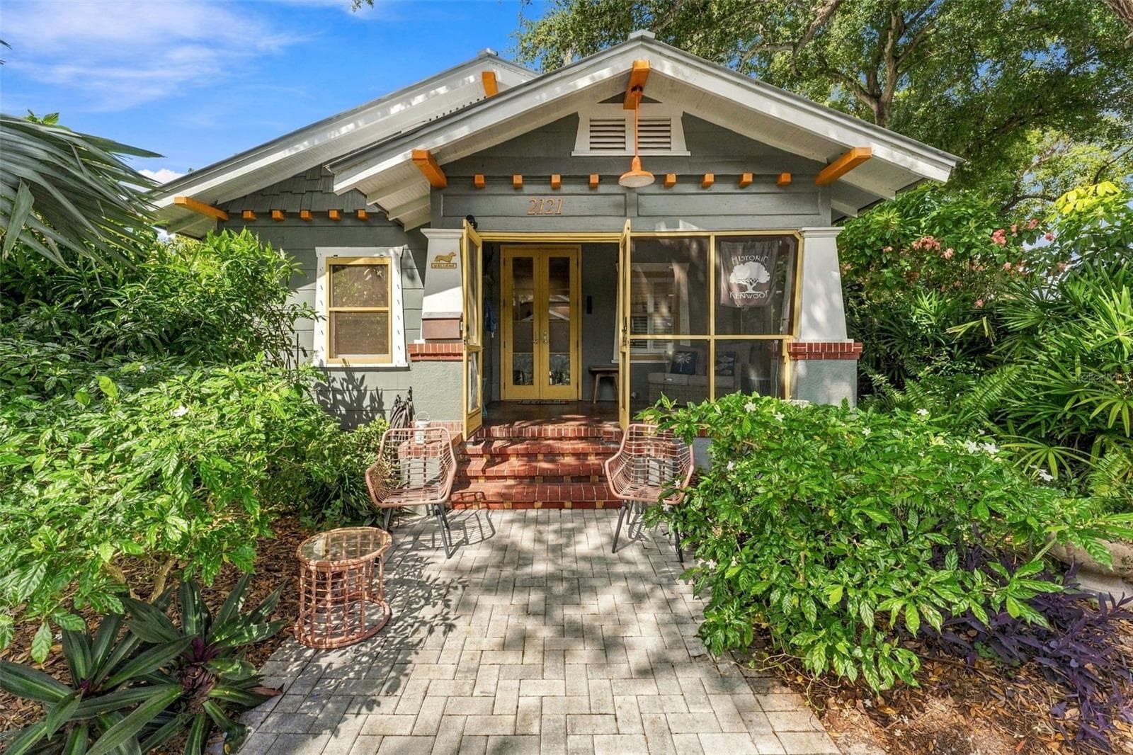 Single Family Residence at 2121 DARTMOUTH AVE N, ST PETERSBURG, photo 5 of 64