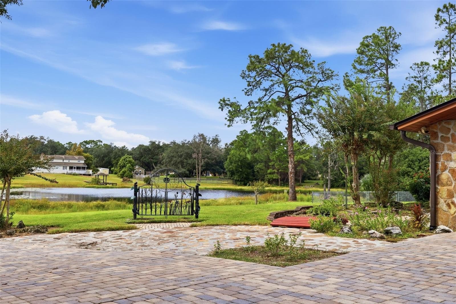 Single Family Residence at 340 KIWANIS CIR, CHULUOTA, photo 3 of 37
