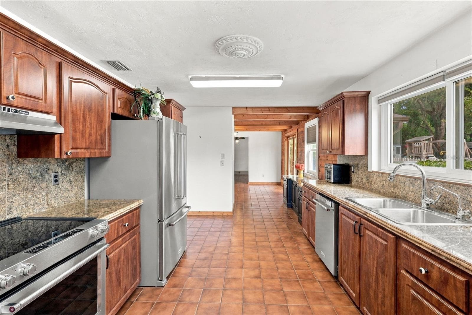 Single Family Residence at 340 KIWANIS CIR, CHULUOTA, photo 10 of 37
